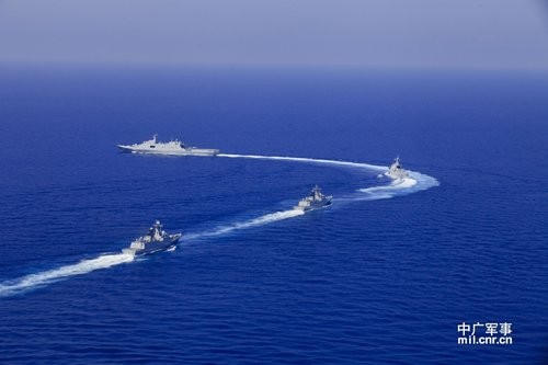 Hạm đội Nam Hải tiến hành diễn tập tác chiến biên đội trên biển Đông.